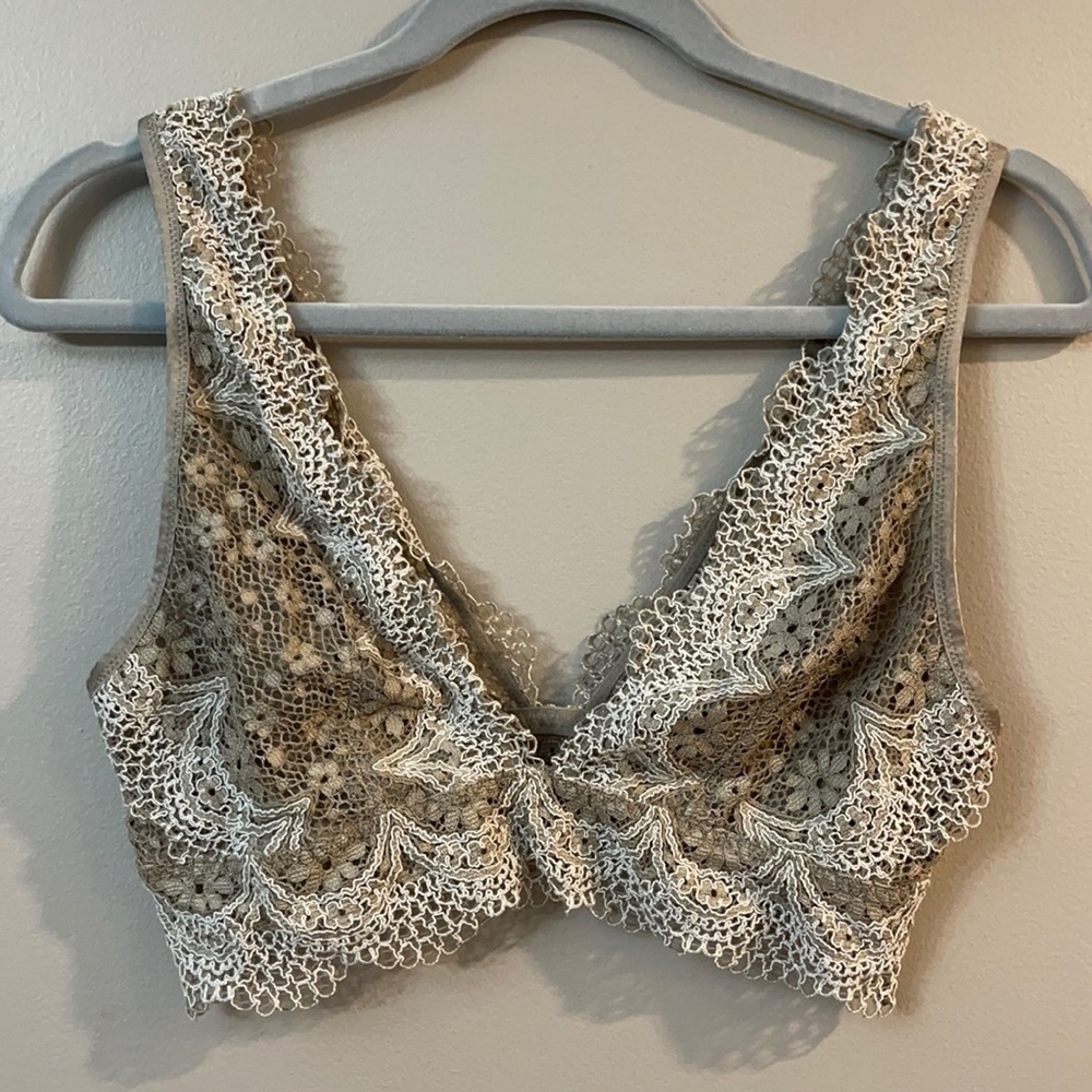 Victoria's Secret Neutral Monochromatic Lace Bralette Large